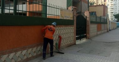 تكثيف حملات النظافة والتجميل وإزالة الإشغالات في محيط المدارس بالإسكندرية