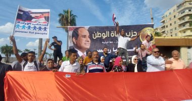 أهالى الإسكندرية يحتفلون بنصر أكتوبر ويطالبون الرئيس بالترشح لفترة جديدة.. صور وفيديو