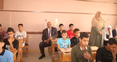 وكيل "تعليم بنى سويف" يتفقد مدارس ناصر ويؤكد على أهمية مجموعات الدعم المدرسى