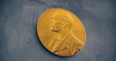 حقائق وأرقام من أرشيف جائزة نوبل فى الكيمياء منذ 1901 وحتى 2023.. إنفوجراف