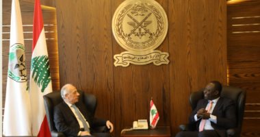 وزير دفاع لبنان لوفدا أمميا: نعى مخاطر المرحلة والجيش والقوى الأمنية ضمانة الاستقرار