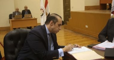 أخبار مصر.. وكيل المرشح الرئاسى عبد الفتاح السيسى يقدم أوراق ترشحه بالانتخابات