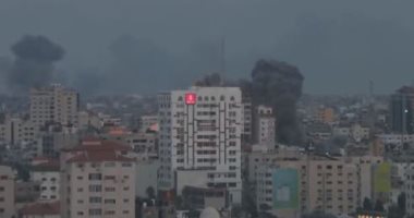 الطيران الإسرائيلى يستهدف برج فلسطين المكون من 14 طابقا فى غزة.. فيديو