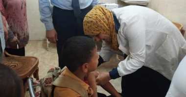 770 ألف طالب يتلقون تطعيم الالتهاب السحائى والتطعيم الثنائى فى المنيا