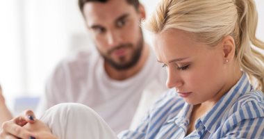 5 عادات غير متوقعة تهدد علاقتك الزوجية.. الاستحواذ على الريموت أبرزها