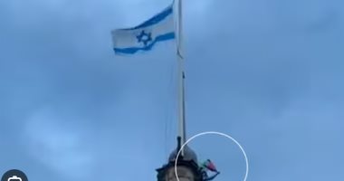 مسئول بريطانى بعد رفع علم فلسطين فوق مبنى بلدية: نرفض رمى العلم الإسرائيلى