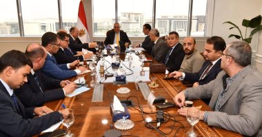 وزير الإسكان ومحافظ القاهرة يتابعان الموقف التنفيذى لمشروعات التطوير بالمحافظة