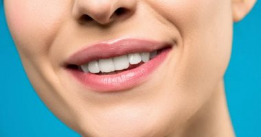 3 وصفات طبيعية لأسنان بيضاء.. اعرفى طرق تحضيرها 