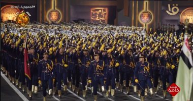 خريجو الكليات العسكرية يقدمون عرضا عسكريا أمام الرئيس السيسى بحفل تخرجهم (صور)