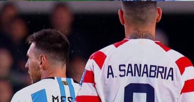 تصرف مسىء يثير غضب ميسى خلال مباراة الأرجنتين ضد باراجواى