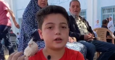 القاهرة الإخبارية تعرض تقريرا لطفل هرب من قصف الاحتلال الإسرائيلى مصطحبا عصفوره