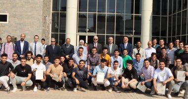 رئيس جامعة المنوفية يكرم المتدربين بمركز إبداع مصر الرقمية