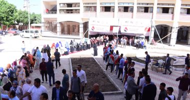 طلاب من أجل مصر بجامعة سوهاج يواصلون حملة التبرع بالدم للأشقاء فى فلسطين