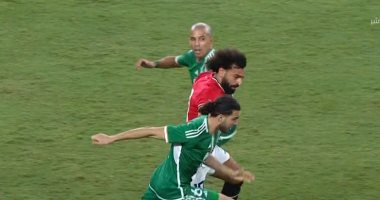 طرد مباشر لـ محمد هاني أمام الجزائر بسبب القوة الزائدة.. فيديو