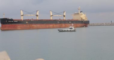 تفريغ حمولة سفينة مساعدات تركية بميناء العريش لإرسالها إلى غزة