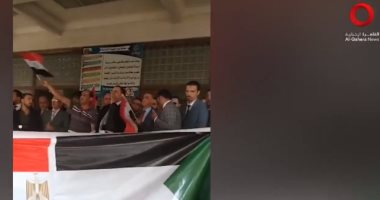 "القاهرة الإخبارية" تذيع فيديو لوقفة تأييد شعبية للرئيس بعد كلمته حول غزة