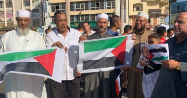 وقفة احتجاجية لأهالى الغردقة تضامنا مع أهالى فلسطين.. صور