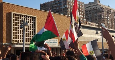 أهالى الإسكندرية يملأون الميادين تأييدا لموقف الرئيس السيسى بالقضية الفلسطينية