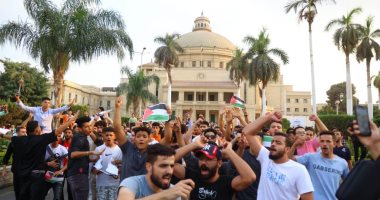 لبيك يا أقصى.. تزايد أعداد طلاب جامعة القاهرة فى الوقفة التضامنية مع فلسطين