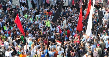 طلاب جامعة سوهاج ينظمون مسيرة ضخمة لدعم فلسطين.. صور 