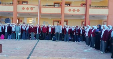 طلاب مدارس شمال سيناء يقفون دقيقة حداد على شهداء غزة.. صور