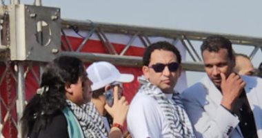شحتة كاريكا وعلياء الحسينى يشاركان فى "جمعة تحيا مصر" أمام المنصة لدعم فلسطين