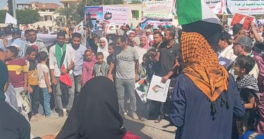 أهالى الوادى الجديد ينظمون مسيرات حاشدة فى شوارع الخارجة تضامناً مع فلسطين