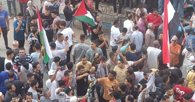 حرق علم إسرائيل في مسيرة دعم الأشقاء الفلسطينيين بالمنوفية