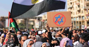 تزايد أعداد المشاركين بالمسيرة التضامنية مع الفلسطينيين أمام مسجد الحصرى