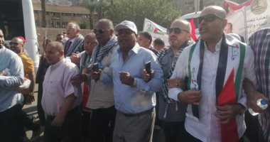 اتحاد العمال يشارك فى المسيرة التضامنية مع فلسطين أمام المنصة.. صور