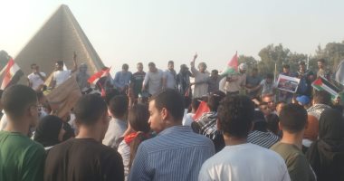 انتهاء مسيرة التضامن مع القضية الفلسطينية أمام المنصة وفتح طريق النصر