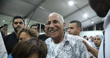 حسين لبيب يصل نادى الزمالك وسط احتفالات أنصاره: "رئيس النادي أهو"