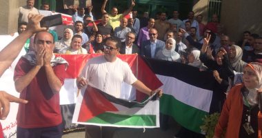 عميد طب ومدير مستشفيات جامعة عين شمس فى مسيرة تضامنية لدعم فلسطين.. صور