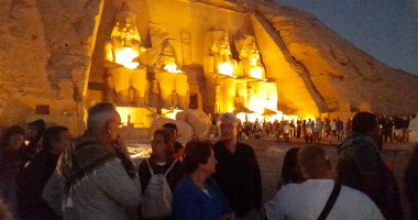 بدء توافد السائحين على معبد أبوسمبل لمشاهدة ظاهرة تعامد الشمس.. صور وفيديو