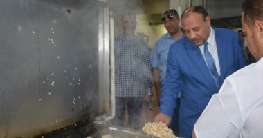 نائب رئيس جامعة الأزهر بأسيوط يتفقد المطبخ المركزى بالمدينة الجامعية للبنات