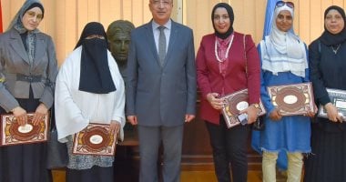 محافظ الإسكندرية يكرم الأمهات الفائزات بجائزة الأم المثالية للعامين الماضيين