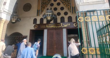 وصول جثمان الفنان الراحل محمد رؤوف إلى مسجد السيدة نفيسة 