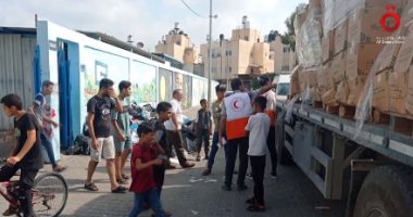 القاهرة الإخبارية تنشر لقطات من توزيع مساعدات التحالف الوطني داخل غزة