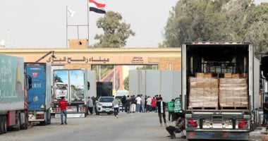 معبر رفح يواصل فتح أبوابه أمام دخول المساعدات لغزة واستقبال مصابين وجرحى