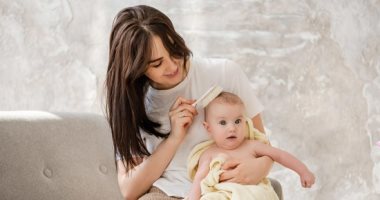 8 زيوت أساسية لا غنى عنها لنمو شعر طفلك الرضيع