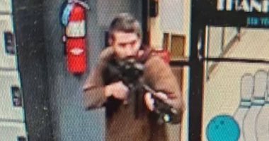 الشرطة الأمريكية تنشر صورا لرجل مسلح ببندقية نصف آلية بعد مقتل 22 شخصًا