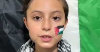الفن – الطفل تيم إسماعيل: أوقفوا قتل الفلسطينيين متسائلا: أين حقوق الإنسان؟ – البوكس نيوز