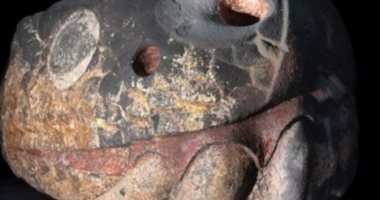 زلزال فى المكسيك يكشف عن قطعة أثرية على شكل رأس ثعبان
