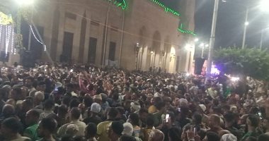 30 ألف مواطن يلتفون حول محمود التهامي في الليلة الختامية للدسوقي