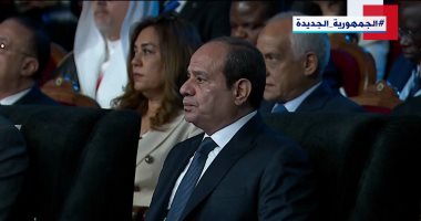 الرئيس السيسى يشاهد فيلما تسجيليا عن دعم وتطوير الصناعة المصرية