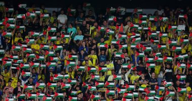 جماهير قادش تدعم فلسطين خلال مواجهة إشبيلية في ديربي الأندلس