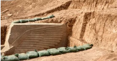 اكتشاف تمثال ضخم فى العراق يعود لـ 2700 عام يزن 19 طنا وطوله 12 قدما
