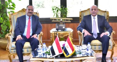 وزير الطيران يلتقى وزير النقل اليمنى لبحث سبل تعزيز العلاقات بين البلدين