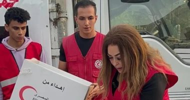 نهال عنبر تشارك فى فريق متطوعى الهلال الأحمر لمساندة غزة.. صور