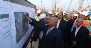 وزير النقل يتفقد مشروعات تطوير ميناء دمياط البحرى